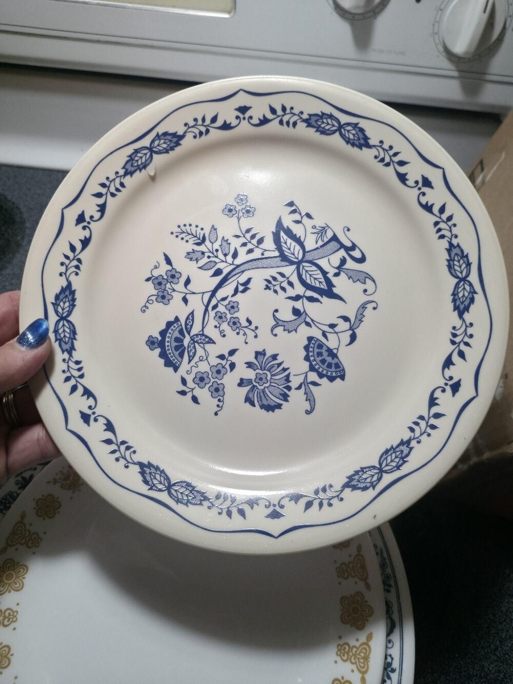 Vintage 1980s Corelle 10.5 inch Old Town Blue Dinner Plate